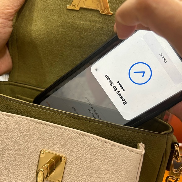 Louis Vuitton Lockme Tender Handbag Leather Green - Picture 11 of 16